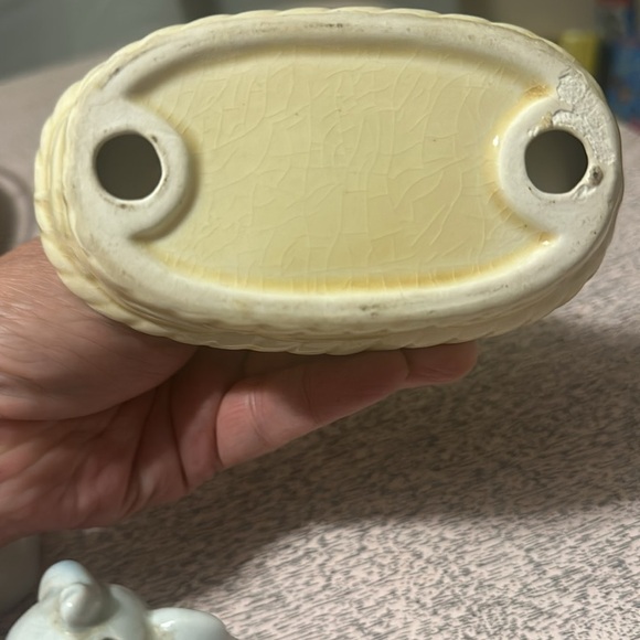 Vintage Elephant Salt and Pepper in a‎ basket - Picture 8 of 8